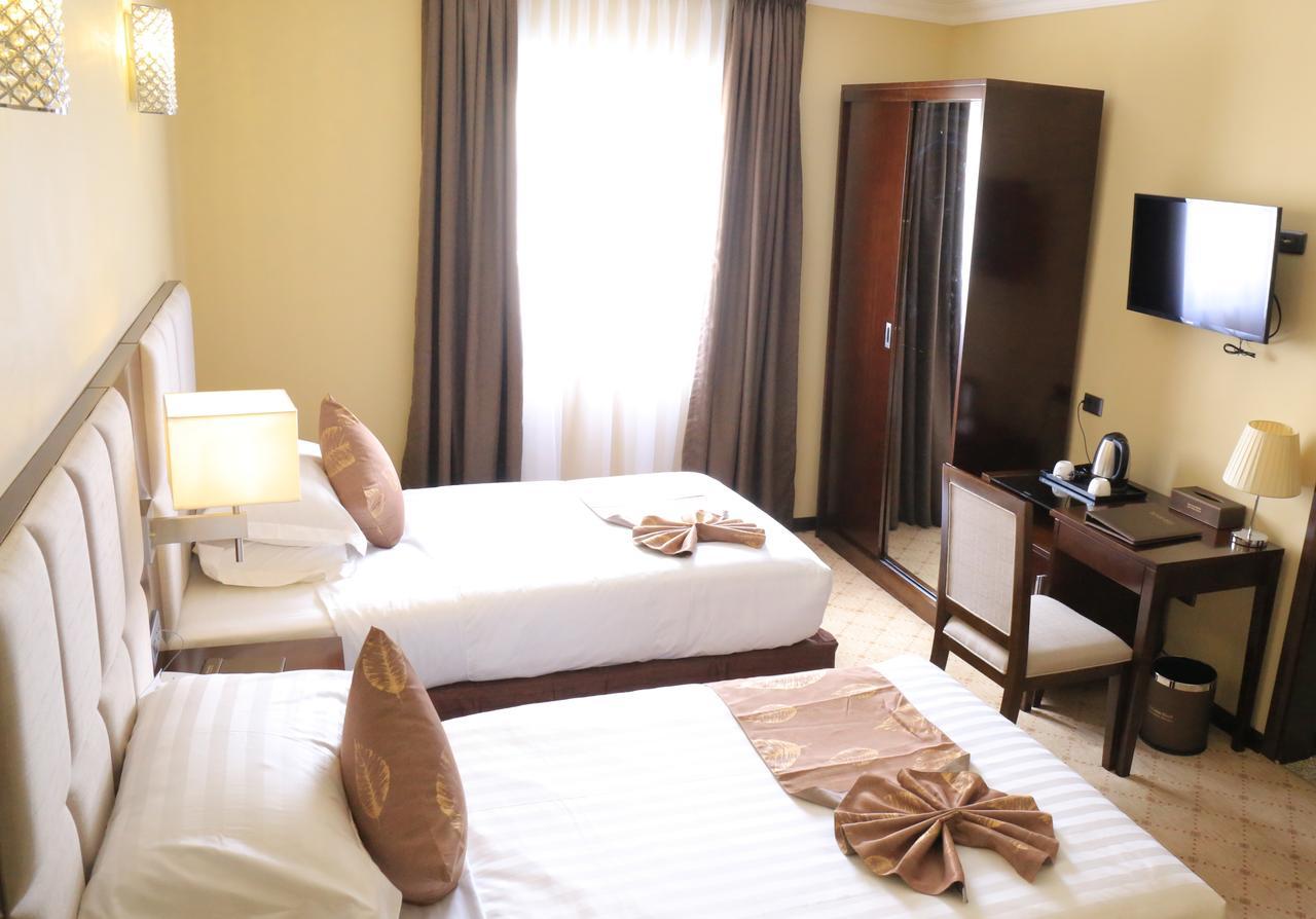 Berlottue Hotel Addis Abeba Esterno foto