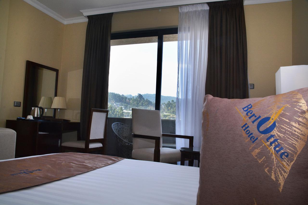 Berlottue Hotel Addis Abeba Esterno foto