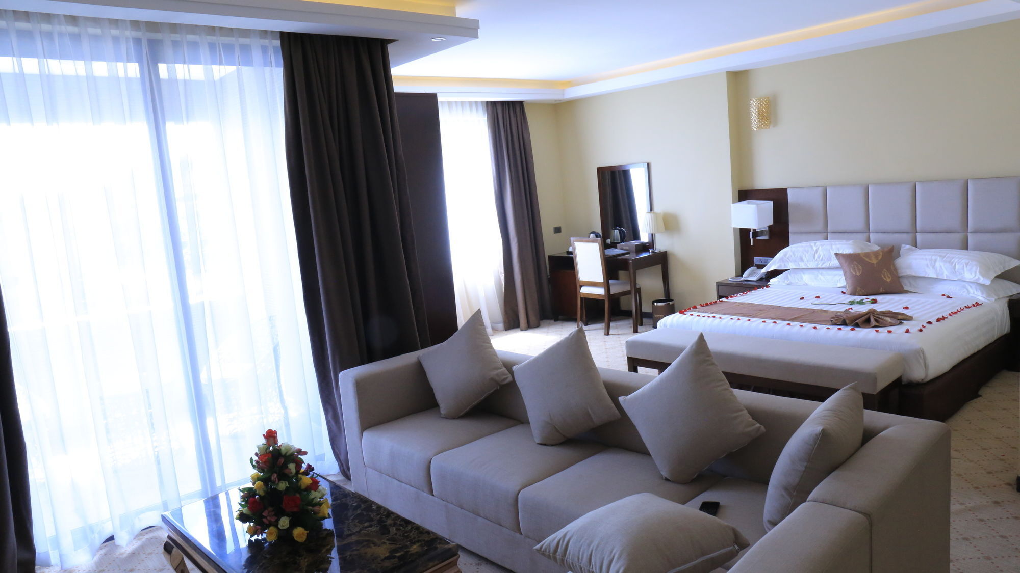 Berlottue Hotel Addis Abeba Esterno foto